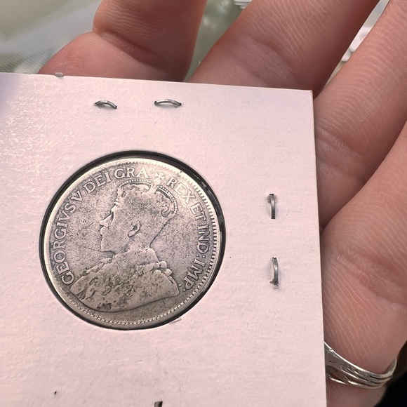 1936 Canadian 25c Silver 80% - Picture 3 of 3